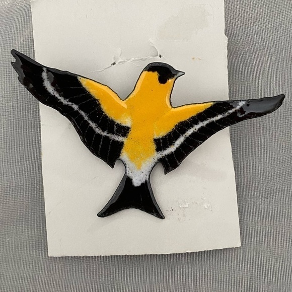 NEW Handcrafted Wooden Yellow Headed Blackbird Brooch - Picture 1 of 4